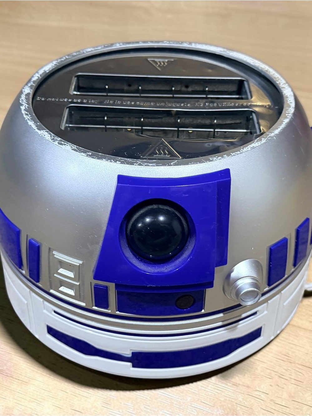 Star Wars R2-D2 Two-Slice Toaster with Active Sounds and Lights